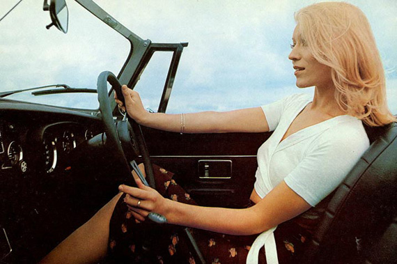 101130-Femme-au-volant-00