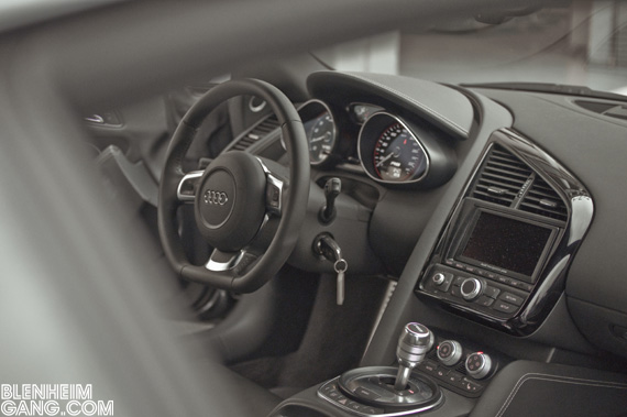 101205-Audi_R8-02