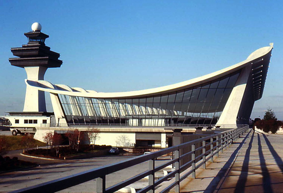 Dulles Airport mobile lounge