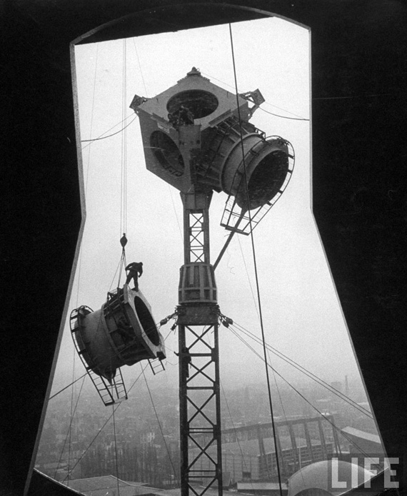 Atomium Construction 2 Atomium Construction 2