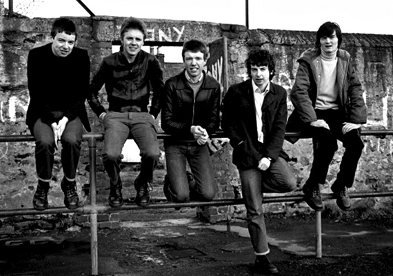 BG SOUNDS : UNDERTONES