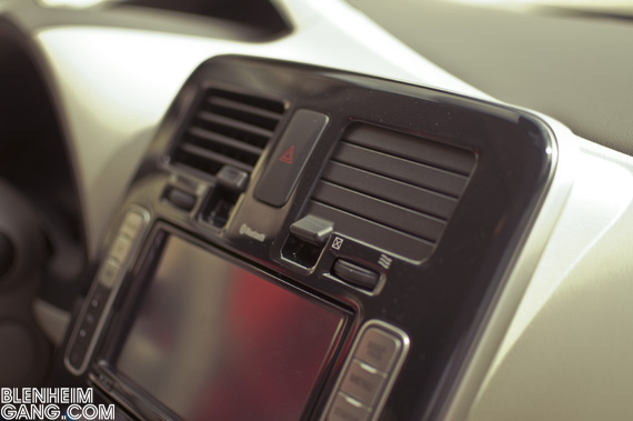 Nissan_Leaf-05j