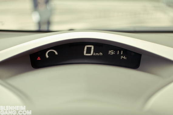 Nissan_Leaf-09