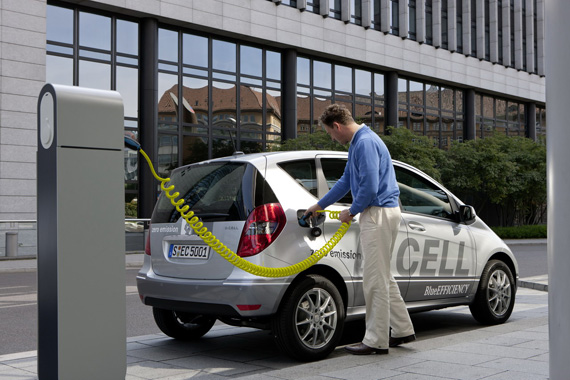 16-Mercedes_F_Cell