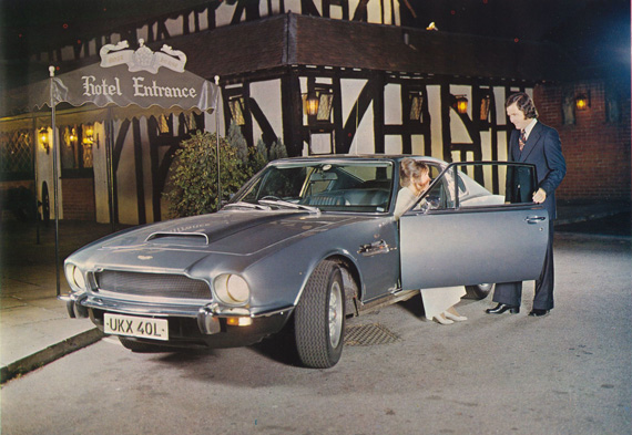 Aston MArtin V8