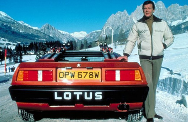 james_bond_lotus-600x391