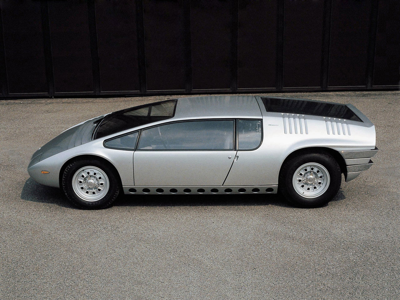 Bizzarrini-Manta-22