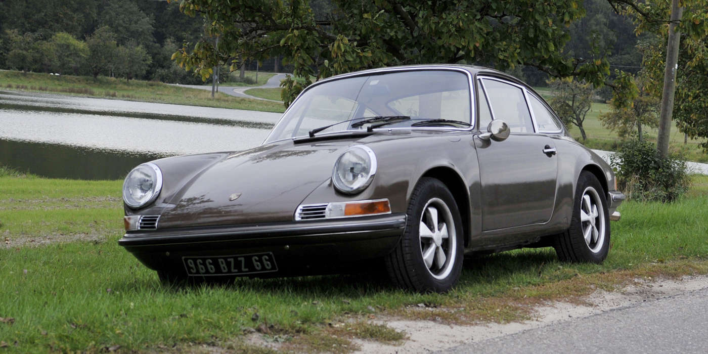 PORSCHE 911 2.2E