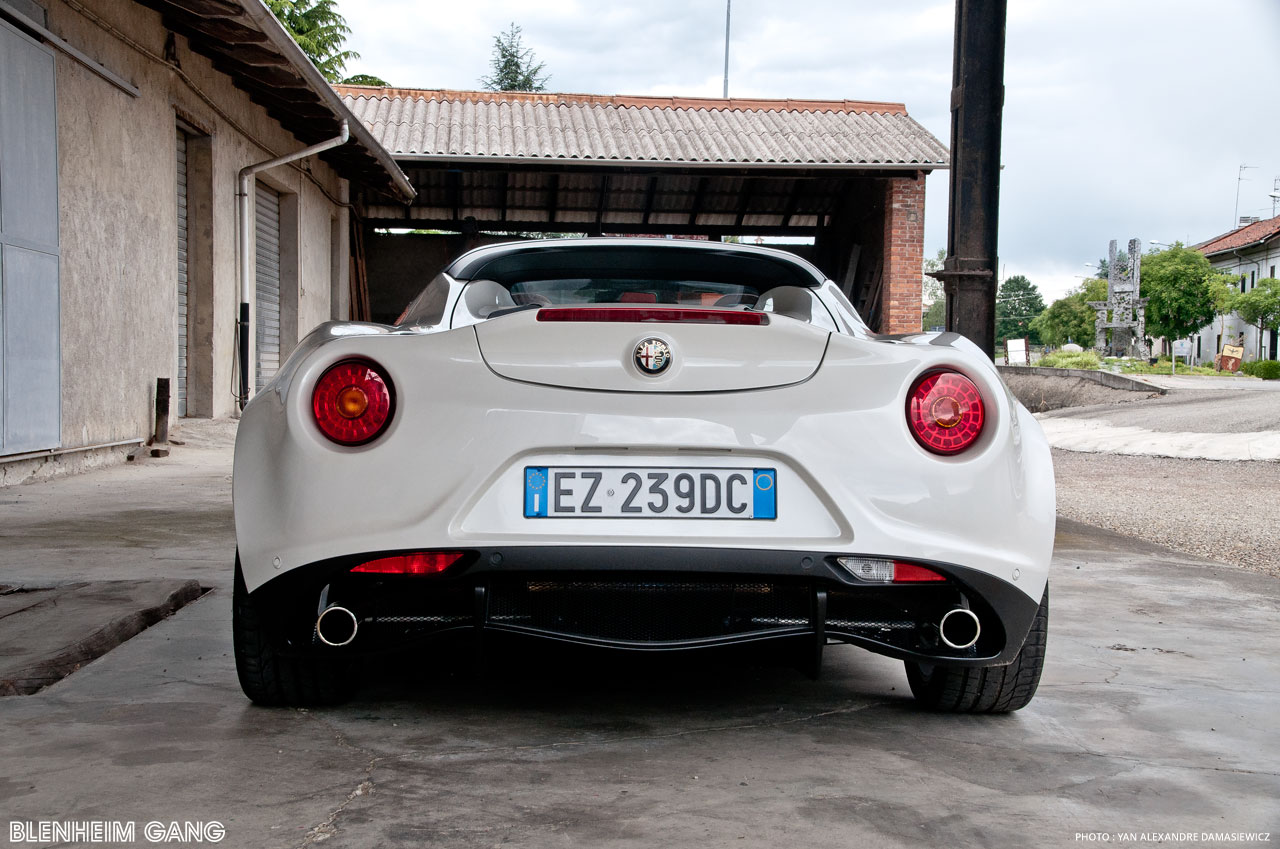 Alfa-Romeo-4C-Spider-12