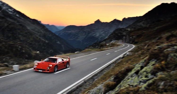 VIDÉO : LES ALPES SUISSES EN FERRARI F40