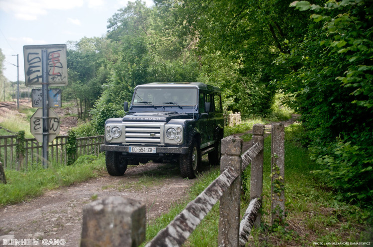 Land-Rover-Defender-110-11