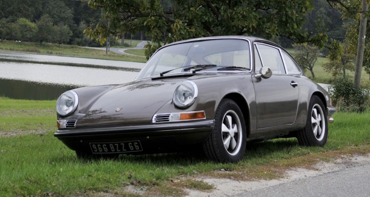 PORSCHE 911 2.2E