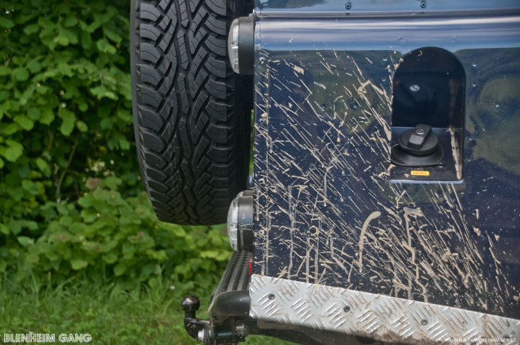 Land-Rover-Defender-110-12