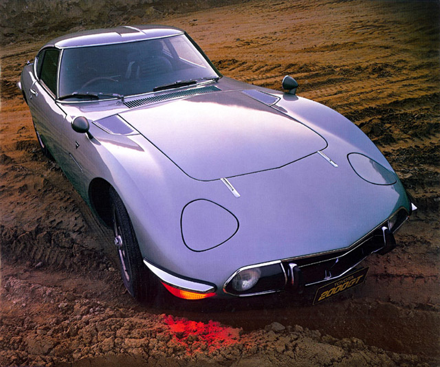 Toyota_2000GT-1